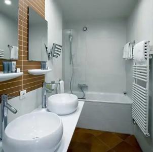 La Cour Des Augustins Boutique Gallery Design - 57