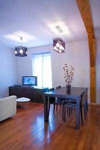 La Cour Des Augustins Boutique Gallery Design - 61