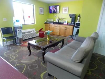 Augusta Best Inn - 12