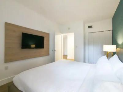 Bentley South Beach - 4