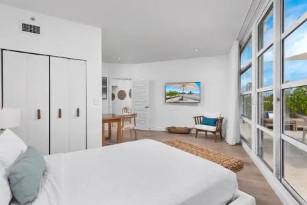 Bentley South Beach - 20