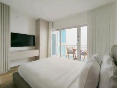 Bentley South Beach - 78