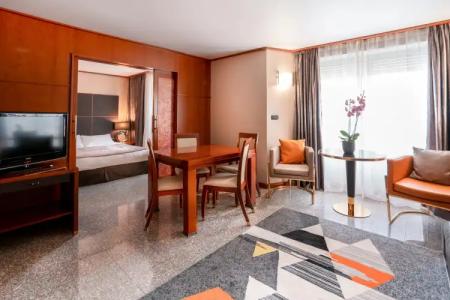 Goldstar Apartments & Suites - 63