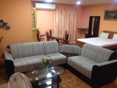 Sunshine & Hall - 54