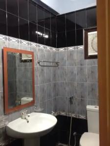 Sunshine & Hall - 25