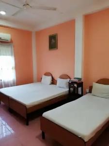 Sunshine & Hall - 24