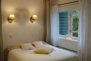 B&B La Roseraie - private entrance & garden Mini-hotel, Almere