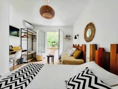 Les Volets Rouges - Hôtel Cassis - Situé Dans le Parc National des Calanques - 51