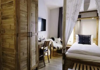 Eyja Guldsmeden - 13