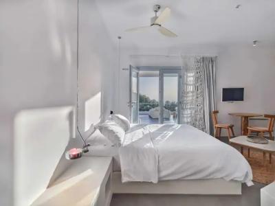 Santorini Heights - 31