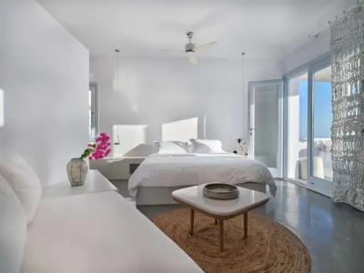 Santorini Heights - 33