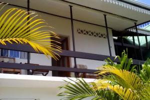 CHEZ LORNA 5 nights minimum Guest house