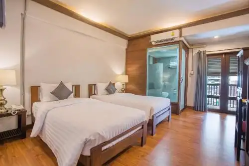Night Bazaar Inn