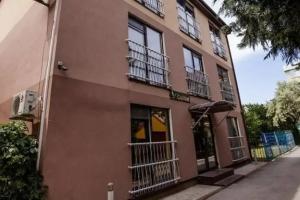 Colibri Guest house, Saky