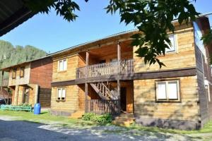 Turisticheskaya Baza Podvorye Tourist base, Katun