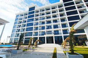 Paradise Land Hotel, Alakhadzi