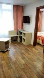 Atelika Voshod - 102