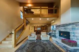 Heavenly Hillside Hangout - 3 Br Home Tourist base, Park City