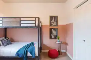 Spacious 3 BR Near Downtown by Domio Apartments, Austin