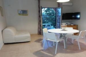 Esther Guest House, Castel Volturno