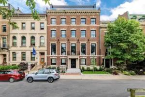 Maverick Suites at 28 Fenway, Brookline