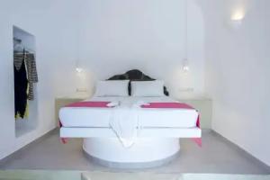 Asma Suites, Fira