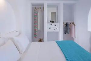 Skyfall Suites - Adults Only, Pirgos