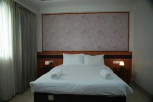 The R One Hotel, Male