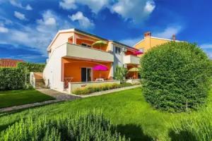 Apartment in Nin With Pool Near the Beach, Donje Petrcane