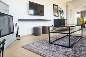 Phaedrus Living: Cityview Luxury Flat Walnut Grove 304 Apartments, Paphos