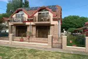 Mediterán Fedett Medencés Apartmanház, Szantod