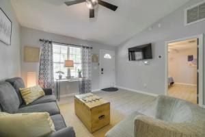 Tallahassee Home w/ Private Deck: 4 Mi to Downtown Tourist base, Tallahassee