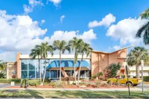 Gorgeous gem, walk from the Ocean!! Hotel, Hollywood