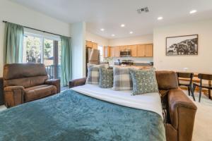 2 Mi to Dtwn: Home w/ Balcony! Tourist base, Flagstaff