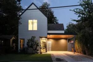 Modern ATX Mansion Walk to 6th Street Tourist base, Austin