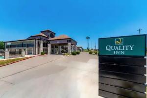 Quality Inn I-10 East Near Frost Bank Center, San Antonio