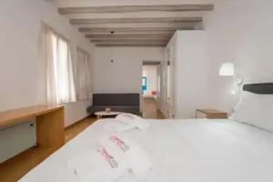Luxury Sea View Apartment w shared pool, Kalafatis