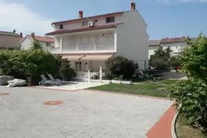 Mili - 250 m From sea - A2 Tina Hotel, Rab