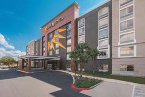 La Quinta Inn & Suites by Wyndham Downtown, San Antonio