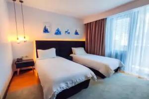 Dims Hotel, Corce