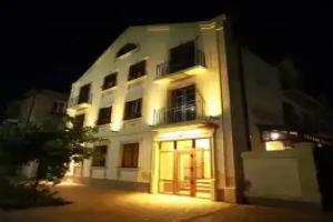 Season Hotel, Berdyansk