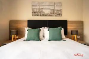 Mediterranean Living Right by the sea Apartments, Qawra