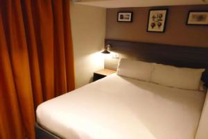 Almondsbury Inn & Lounge, Bristol