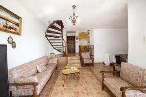 Comfy Villa With Shared Pool and Terrace in Bodrum, Mugla