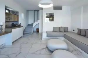 Karat Suites, Messaria