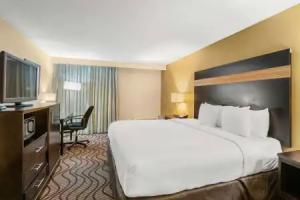 Ramada Plaza by Wyndham Charlotte Airport Conference Center, Charlotte
