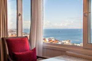 Flat With Mesmerizing Sea View in Konak Apartments, Izmir