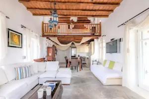 Carmelita Villa with Pool by Stylish Stays, Agios Ioannis