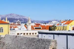 Double Bedroom Apartment on Great Location With Balcony!!, Split