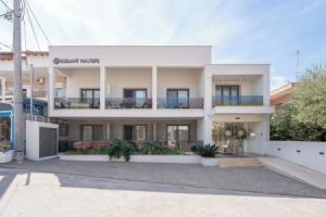 Elegant Maltepe Accommodation Cottage, Kallithea